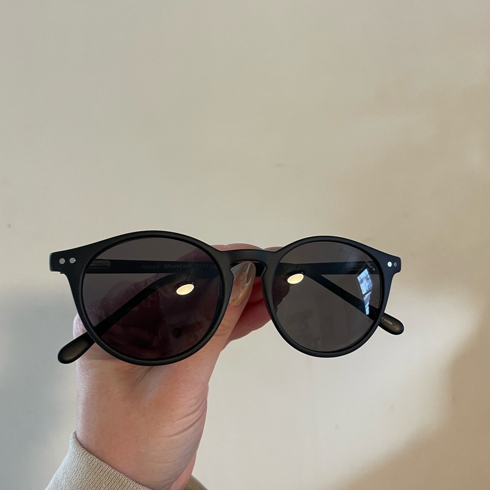 Chic Black Round Sunglasses
